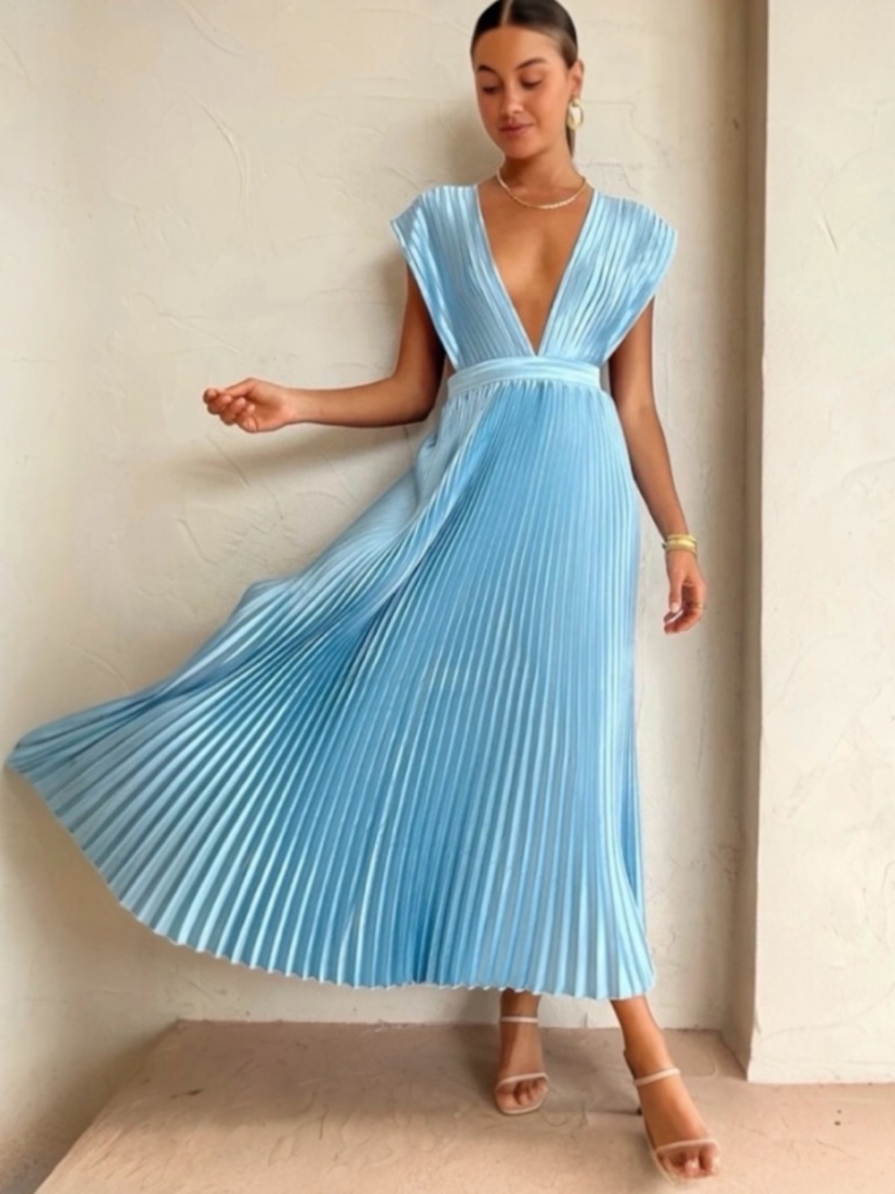 Elegant Pleated V-Neck Midi Dress in Light Blue